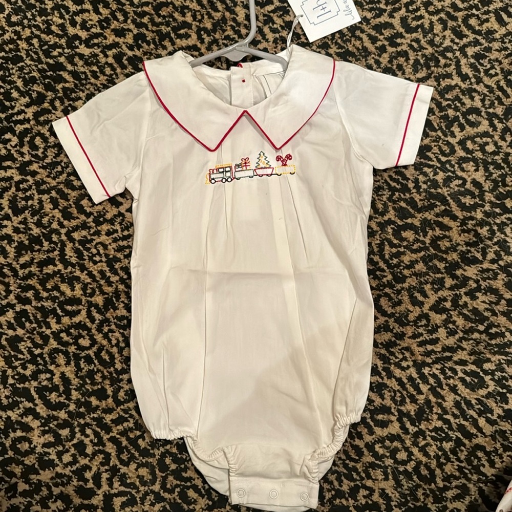 New Lila and Hayes one piece Christmas outfit size 3T
